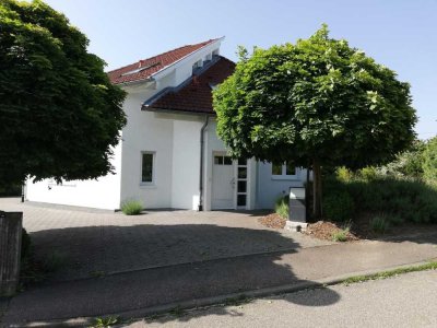 Unikat! Visionäre Baukunstvilla mit Schwimm-Teichaushub