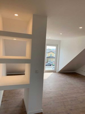 Neuwertige Wohnung mit vier Zimmern und Balkon in Kirchheim