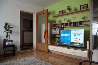 CHARMANTE UND MODERNISIERTE 3-ZIMMER-EIGENTUMSWOHNUNG MIT  BALKON UND STELLPLATZ