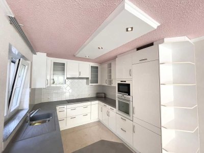 Stilvolle, gepflegte 2-Zimmer-Erdgeschosswohnung mit geh. Innenausstattung mit Terrasse und EBK