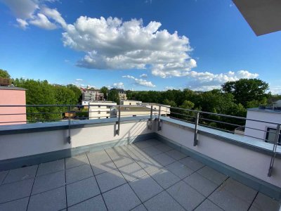 * Dachgeschoss-Wohnung mit Dachterrasse u. EBK *  WG-geeignet *