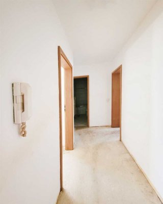 **RESERVIERT** Zentral wohnen mit Balkon & Tiefgarage – 2-Zimmer-Wohnung mit Gestaltungsspielraum!