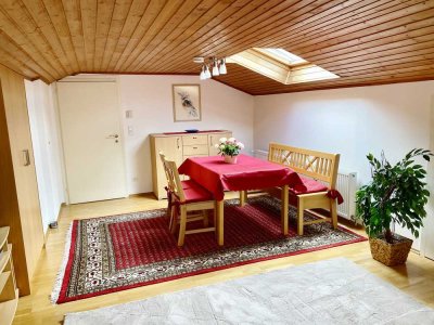 HELLE, MÖBLIERTE DG-WOHNUNG mit EBK und KLIMAANLAGE von privat an SINGLE