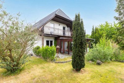 Einbauküche, Wintergarten, Kamin, Balkon, Carport usw.: Bahnhofsnahes Einfamilienhaus in Rehfelde