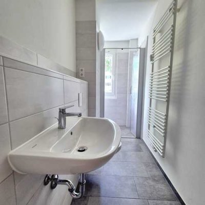 2 Zimmer, EG mit Balkon...