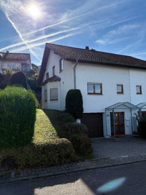 Schöne Doppelhaushälfte in Mühlhausen in sehr ruhiger Lage