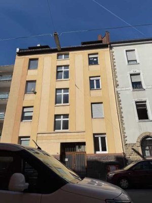 3-Zimmer-Altbauwohnung mit Balkon in Westausrichtung, im Karlsruher Stadtteil Mühlburg
