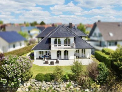 Sonniges Anwesen in Randlage mit Bergblick und Terrasse