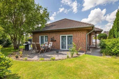 Ebenerdig wohnen mit Komfort – gepflegter Bungalow mit moderner Technik und großem Garten ��