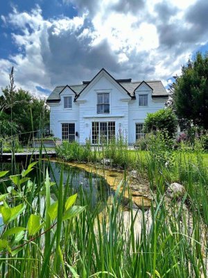 EXCLUSIVE VILLA in Fontana: Gartenoase mit Schwimmteich und Gästeapartment