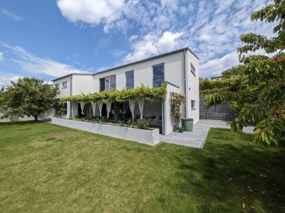 Haus mit parkartigem Grundstück in unverbaubarer ruhiger Aussichtslage