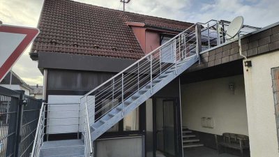 Gemütliche 4-Zimmer-Wohnung mit Einbauküche und großer Dachterrasse im 1+2. OG in Muggensturm