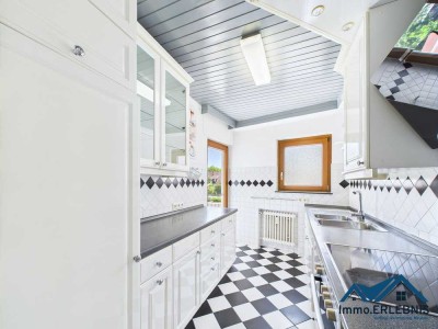 2002 Renoviert! ERBBAURECHT - Top gepflegte 3-Zi.-Whg. + großer Süd-Balkon + Stellplatz und mehr!