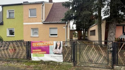 PROVISIONSFREI – Familienfreundliche Doppelhaushälfte mit Garage und  großem Grundstück in Abtsdorf