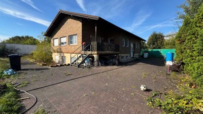 Ideal für Bauträger, Handwerksbetriebe oder Monteurzimmer. Haus inklusive Gewerbehalle!