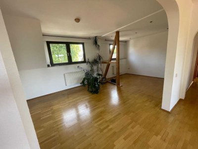 Helle und Offene 3-Zimmer-Maisonette-Wohnung mit Balkon und Garage