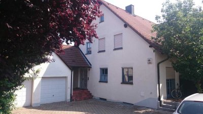 Schöne 3-Zimmer-Dachgeschosswohnung mit großem Balkon in Herzogenaurach (OT: Hauptendorf)