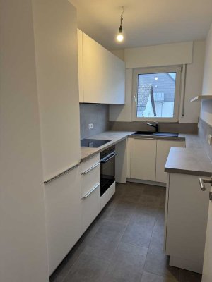 Erstbezug nach Renovierung, 4-Zimmer-Wohnung mit Balkon in Liederbach am Taunus