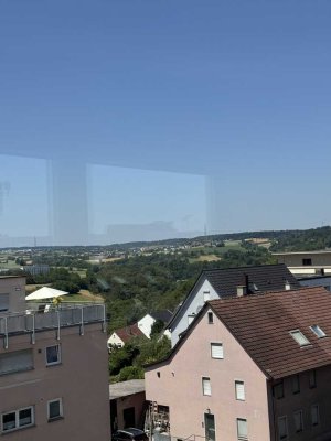 Vollständig renovierte Wohnung mit dreieinhalb Zimmern und Balkon in Leonberg