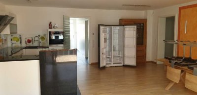 Großzügige 4-Zimmer-Wohnung mit Balkon, EBK und 2 TG-Stellplätzen in Kornwestheim