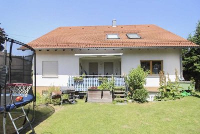 Investieren & selbst wohnen: gepflegtes Freistehendes Zweifamilienhaus mit Flexibilität