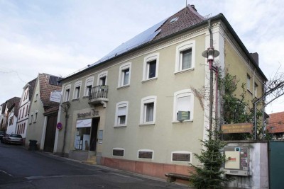 STEUERN SPAREN - REPRÄSENTATIVES WOHNHAUS MIT AUSBAUPOTENZIAL