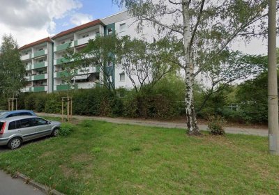 Teil­möbliertes 1-Zi.-Apartment mit Stellplatz in ruhiger Lage