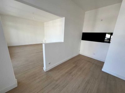 +++ LICHTDURCHFLUTETE WOHNUNG MIT SONNEN-BALKON +++