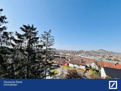 Hier dürfen Sie einziehen: 3,5-Zimmer auf rund 90 m², Westbalkon und Garage. Sofort frei