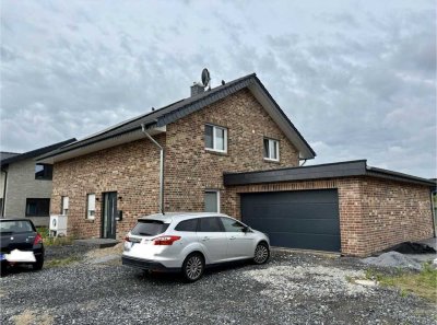 Modernes Einfamilienhaus (KfW 55) mit PV-Anlage & Ausbauoption – Greffen | 560.000 € VB