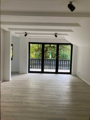 Sanierte 3-ZI-WG inkl. Balkon, Stellplatz & Kellerräumen