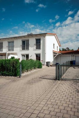 Sonnige Doppelhaushälfte mit Garten, Terrasse & Garage – Familienidyll in Eggenfelden