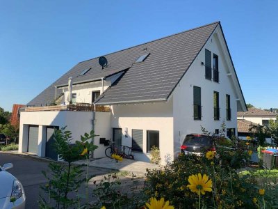 Moderne, neuwertige 4-Zimmer-Wohnung mit Terrasse, Balkon und Einbauküche