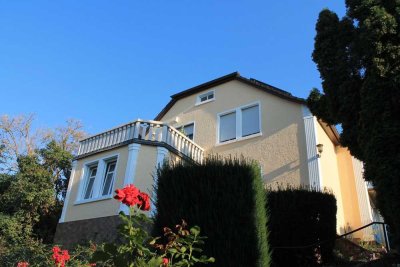 Charmante Wohnung in schöner Stadtvilla - mit Einbauküche, Terrasse und Garten - 2 Jahre befristet