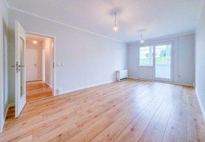 Neu renovierte 1-RW * 2. OG * neuer Laminatboden *Bad mit Wanne * PKW-SP * ruhige & grüne Lage * TOP