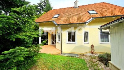Familienfreundliches, lichtdurchflutetes Traumhaus: 4 Schlafzimmer, Pool, Sauna und Gartenidylle