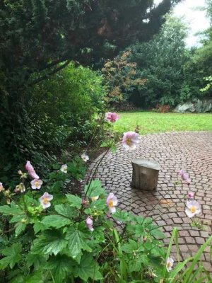 Für KINDER EIN PARADIES-Landhaus auf 1620 qm Grundstück( 689 qm als Bauplatz abtrennbar).