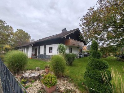 Freistehendes Einfamilienhaus mit großzügigem Grundstück in Waldkraiburg-Niederndorf