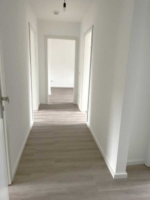 Erstbezug n. vollst. Renovierung !  3-ZKB, 62,5m² Wfl., 6-Fam. Haus in ruhiger und zentr. TOP Lage