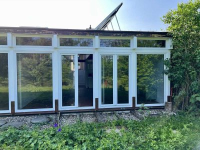 Wohnung als Architekten-Doppelhaushälfte kernsaniert mit 2,5 Zimmern und Garten