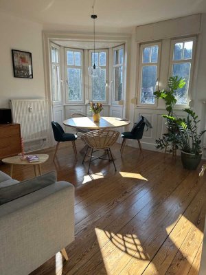 Schöne 2-Raum-Dachgeschosswohnung mit Balkon und Einbauküche in Stuttgart