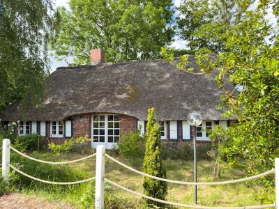 Wohnen mit Charakter – Reetdachhaus sucht neue Ideen