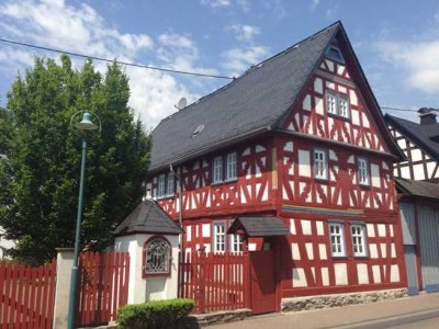 Individuelles Wohnen, Fachwerkhaus (aus 1702), 10 km von Limburg