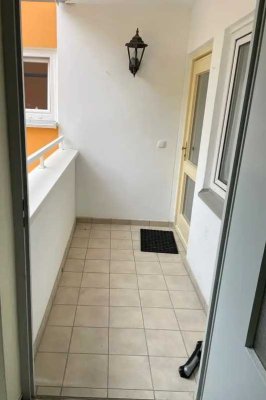 4-Zi.-Whg. mit 2 Balkonen und EBK direkt am Ostpark! WG geeignet zum 1.8. oder 15.8. oder 1.9.2025