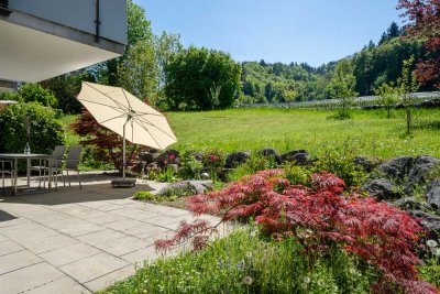 See- und Gartenglück: Möbliertes Appartement, Süd- & West-Terrasse sowie Balkon mit Teil-Seesicht