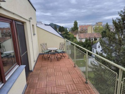 Dachterrassenwohnung in ruhiger Lage mit nagelneuer Tischlerküche und Weitblick auf den Leopoldsberg