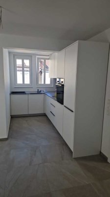 Erstbezug nach Sanierung und Einbauküche: Stilvolle 5,5-Raum-DG-Wohnung mit lux. Innenausstattung