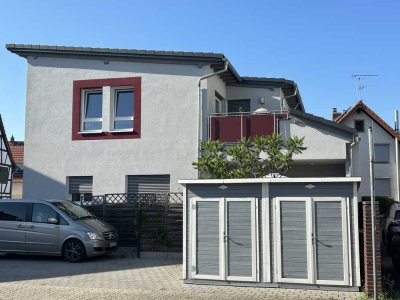 Hochwertige 3-Zimmer-Wohnung im OG mit EBK, Terrasse in einem 2-Fam.-Haus in Büttelborn