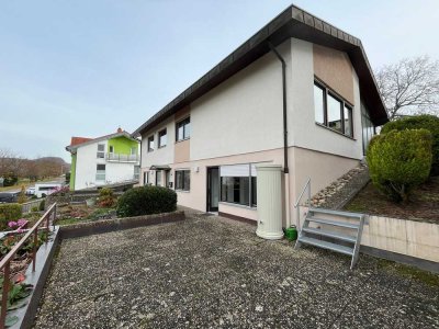 Helle 2,5-Zimmer Wohnung mit Balkon und Garage in Erlenbach