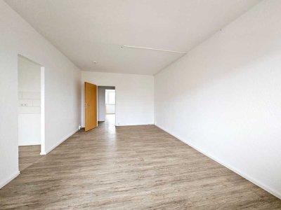 * sanierte 3 Raum mit Balkon im Zentrum * Fahrstuhl vorhanden